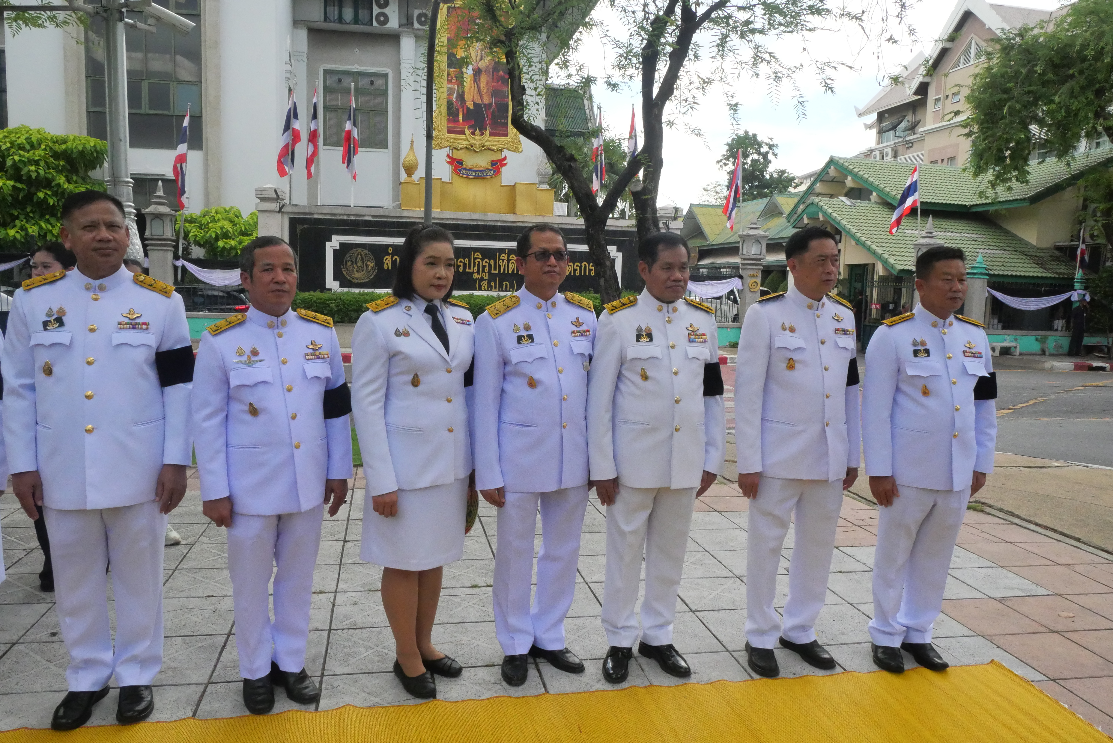 title - ส.ป.ก. ร่วมเข้าเฝ้าฯ และน้อมส่งเสด็จในการเคลื่อนขบวนอัญเชิญพระศพ สมเด็จพระเจ้าลูกเธอเจ้าฟ้าพัชรกิติยาภา นเรนทิราเทพยวดี กรมหลวงราชสาริณีสิริพัชร มหาวัชรราชธิดา สู่พระบรมมหาราชวัง